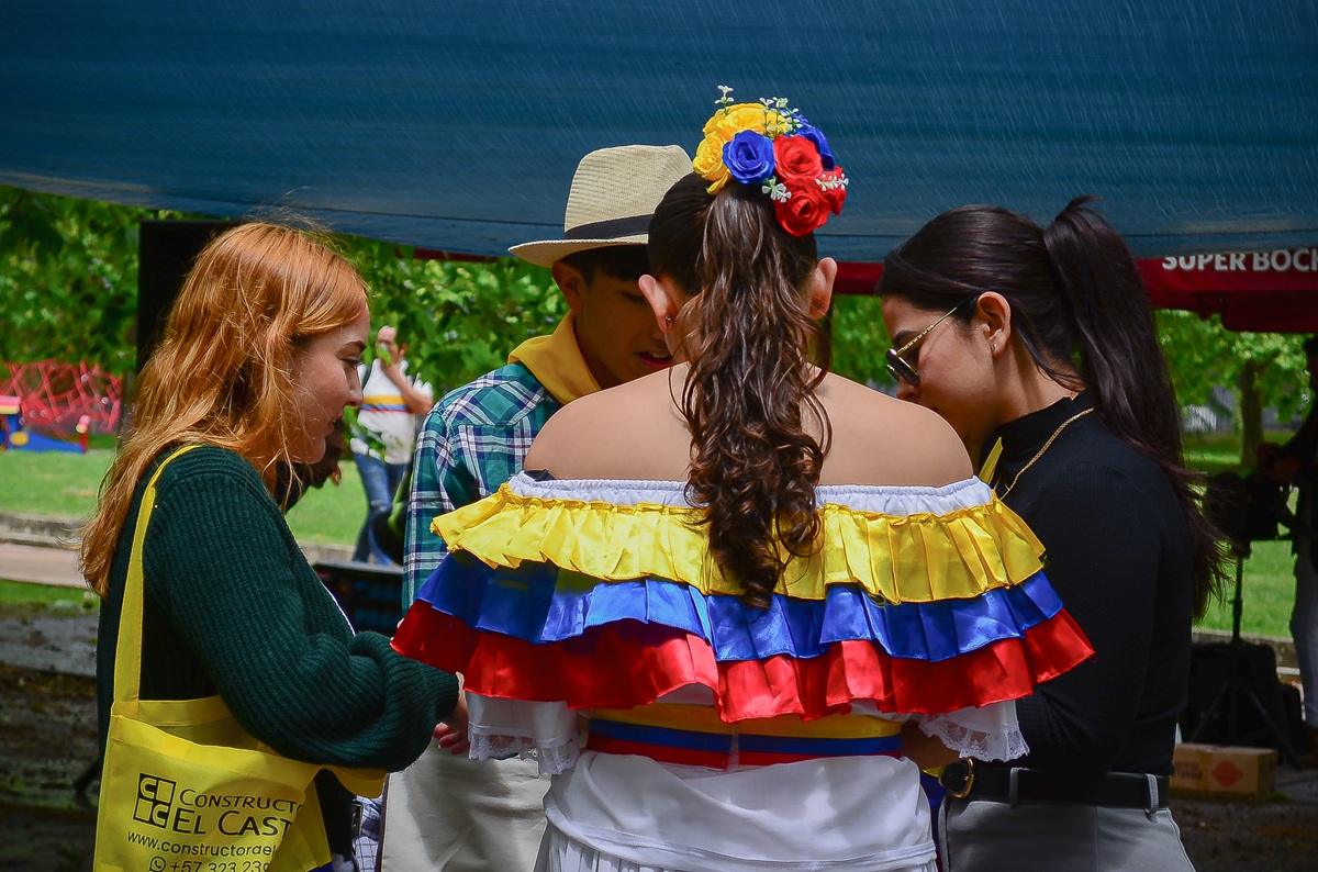 Asistentes a la Feria de Servicios para Colombianos en Portugal