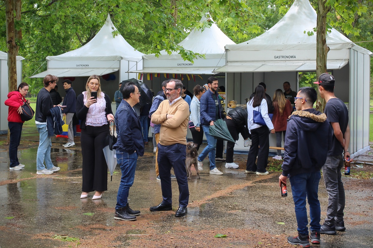 Asistentes a la Feria de Servicios para Colombianos en Portugal