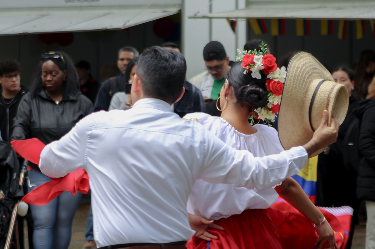Asistentes a la Feria de Servicios para Colombianos en Portugal