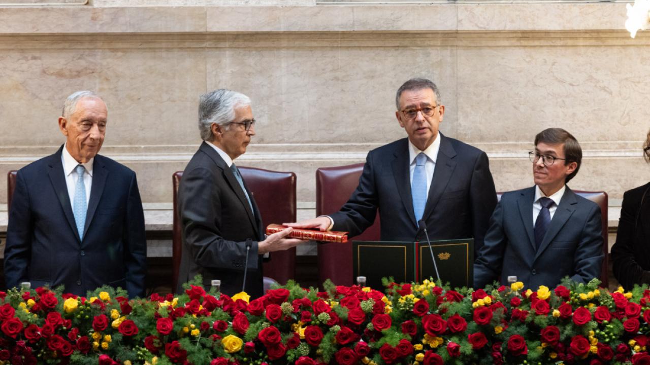 Foto: https://www.presidencia.pt/atualidade/toda-a-atualidade/2026/03/tomada-de-posse-de-antonio-jose-seguro-como-xxi-presidente-da-republica/